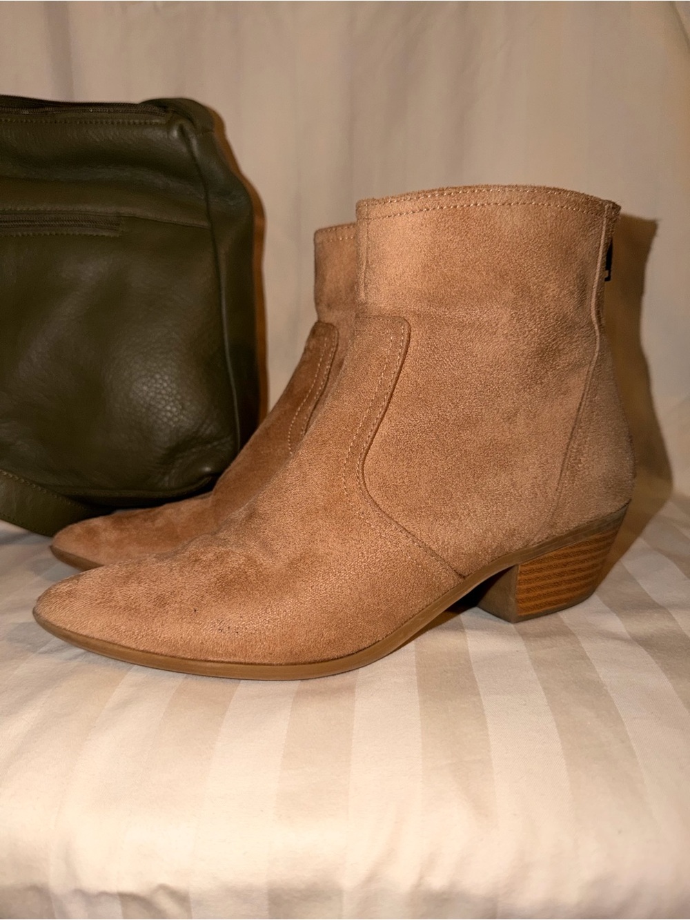 Banana Republic Faux Suede Pointed Ankle Booties – Tan / Camel Fall Essentials
